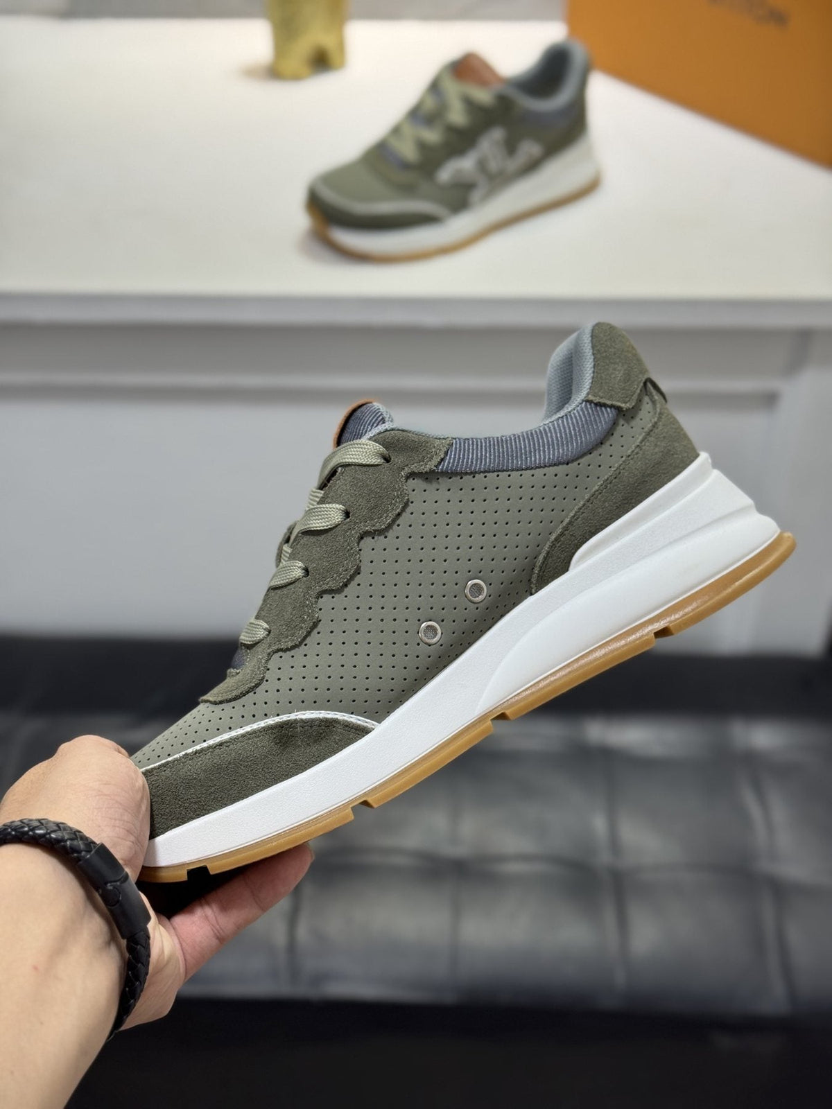 Louis Vuitton LV-Detail Low-Top Sneakers